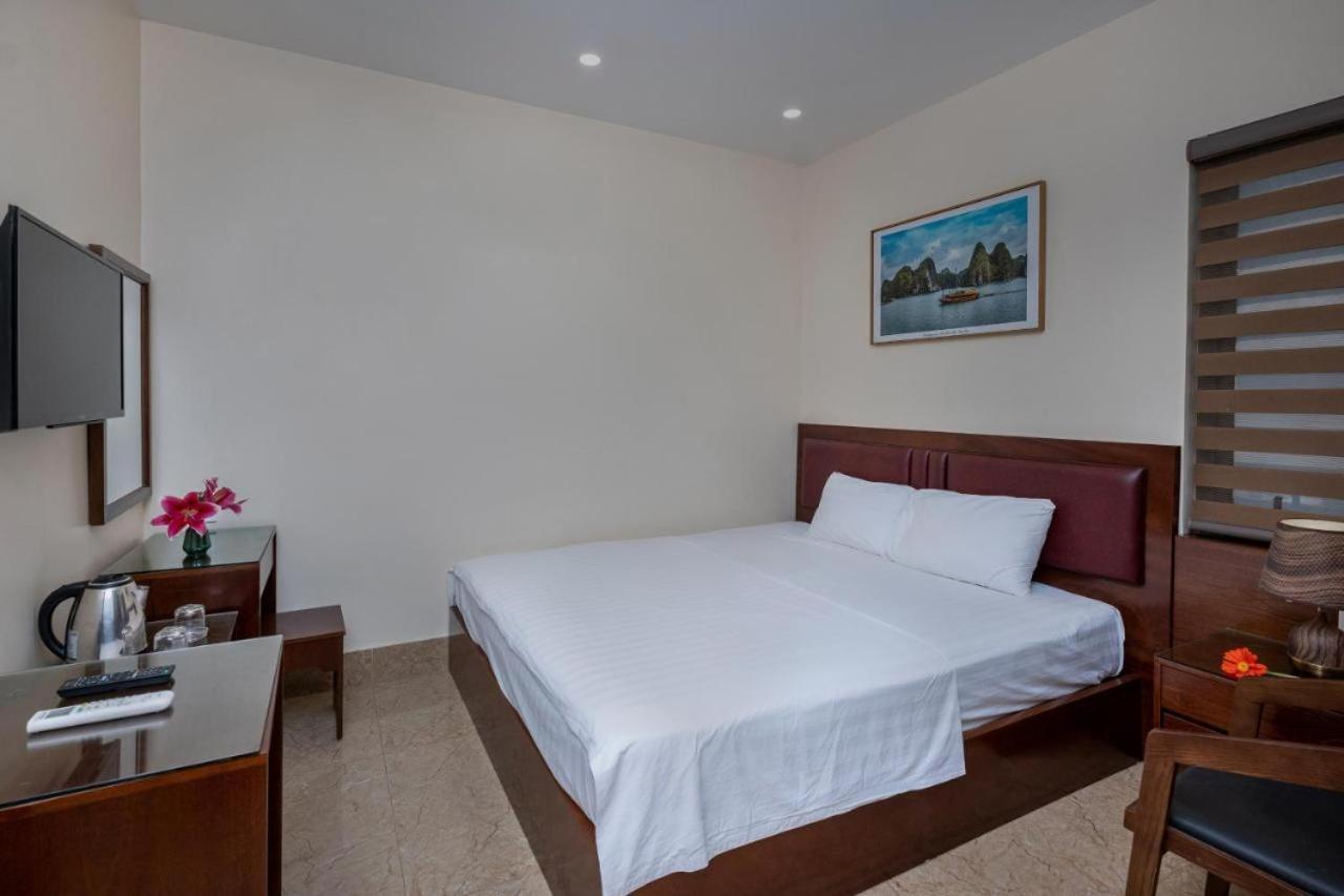 Aroma Cat Ba Sea View Hotel Chan Chau Exterior photo